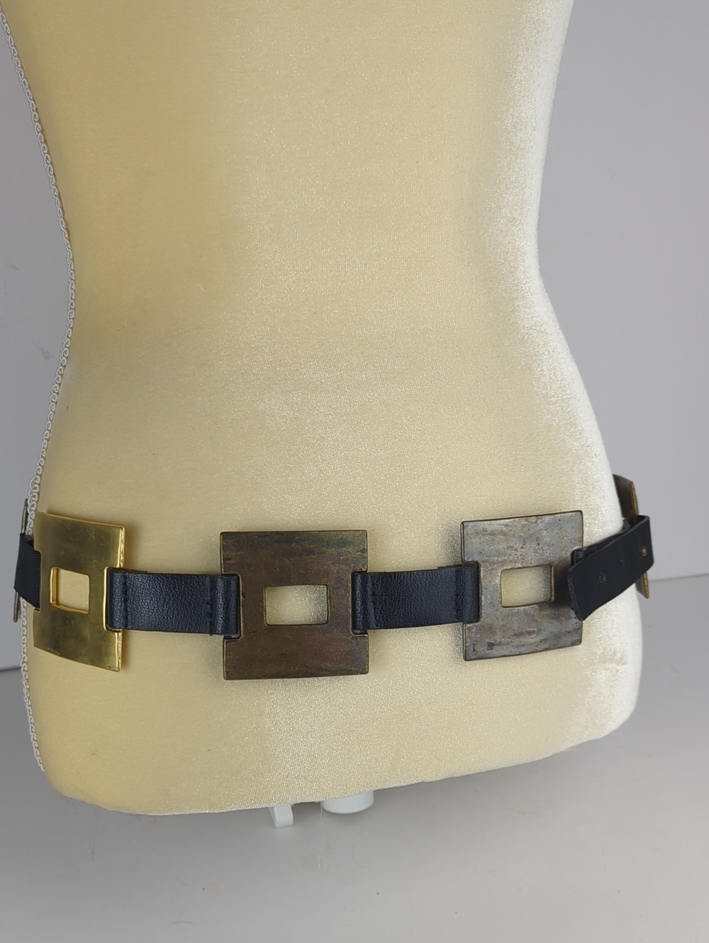 VINTAGE Geometric Metal Link Waist Belt in Black and Mixed Metal
